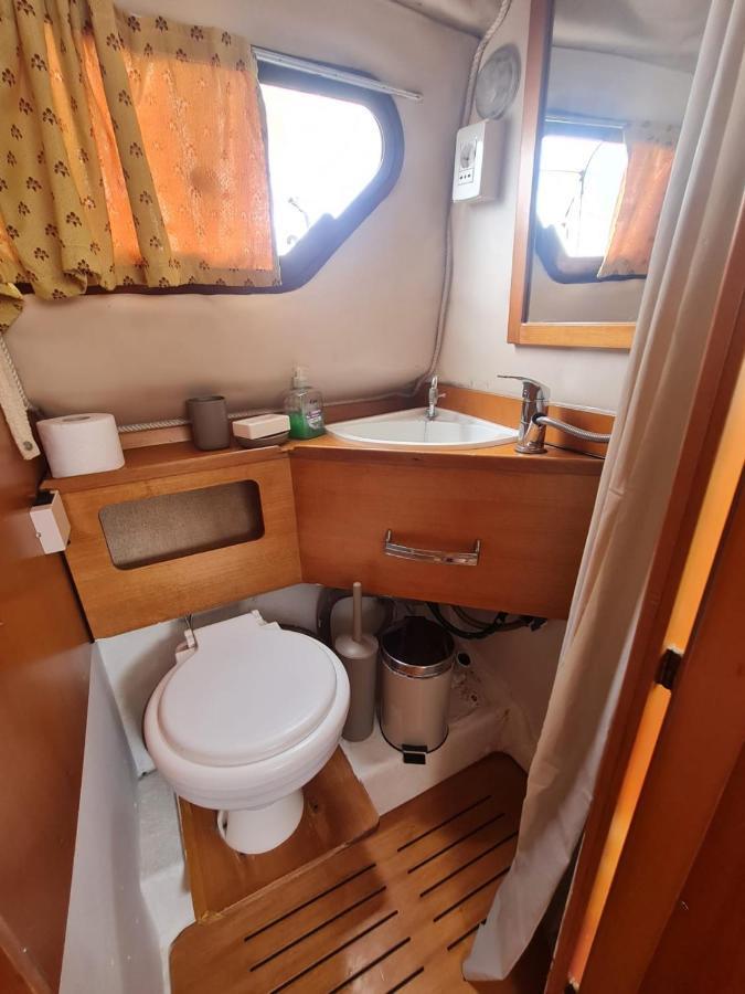 Lupa - La Flotta Di Willy Gio Hotel Alghero Luaran gambar